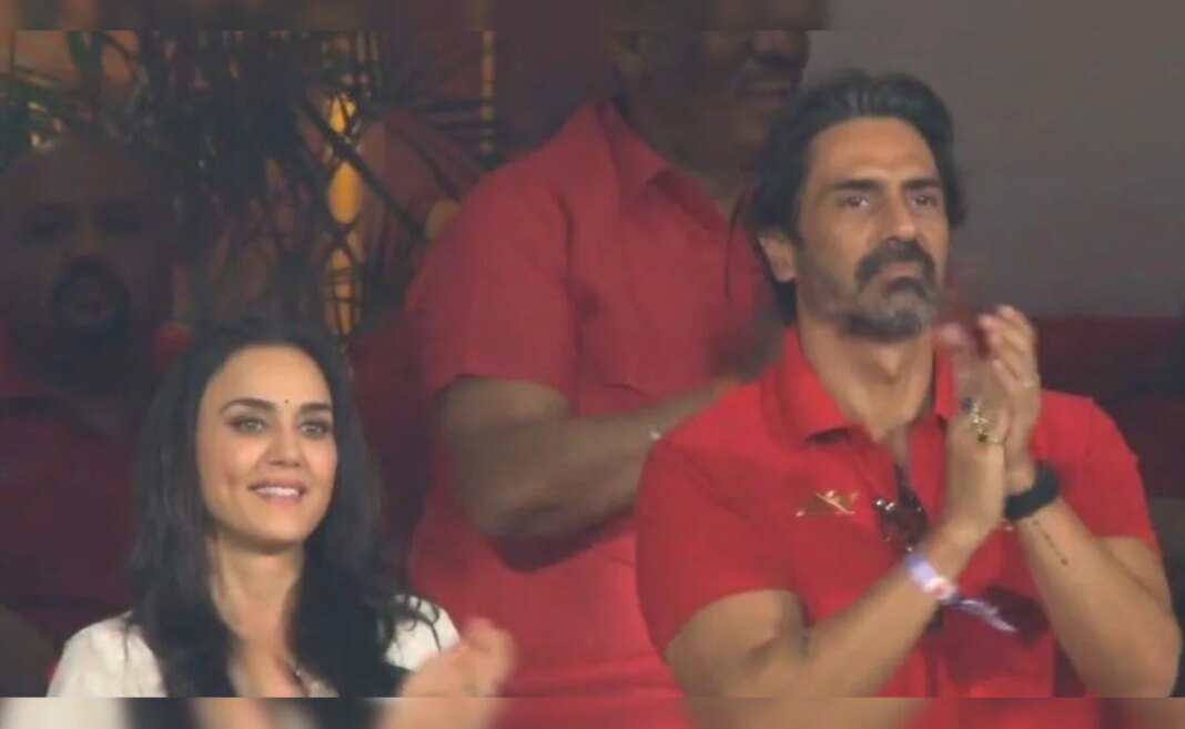 Preity Zinta And Arjun Rampal Break The Internet At IPL Match, Fans Call It ‘Zaara And Major Iqbal Reunion’