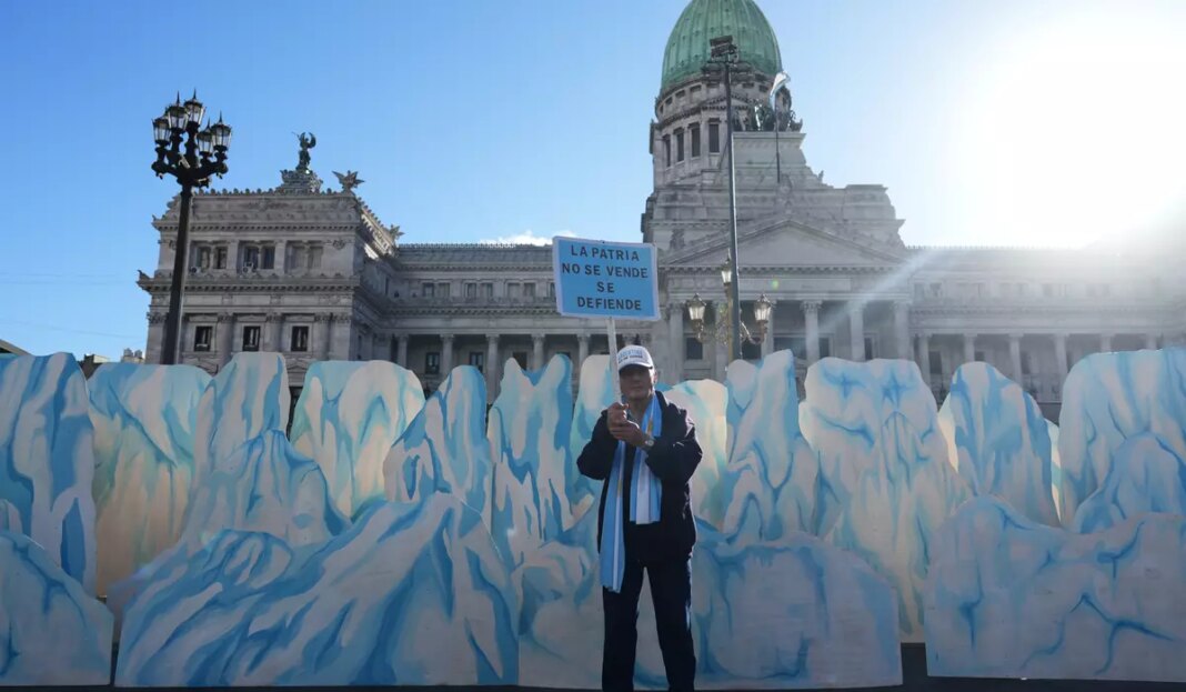 Argentina Milei Glaciers 38488 c0 339 8122 5076 s1200x700.jpg