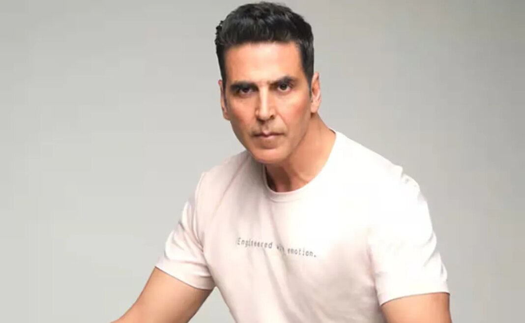 Akshay Kumar Reveals Feeling Insecure Among Highly Educated People: “Chhota Mehsoos Karta Hoon”