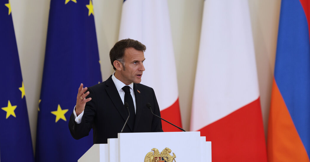 00int france macron 01 pbtv facebookJumbo.jpg