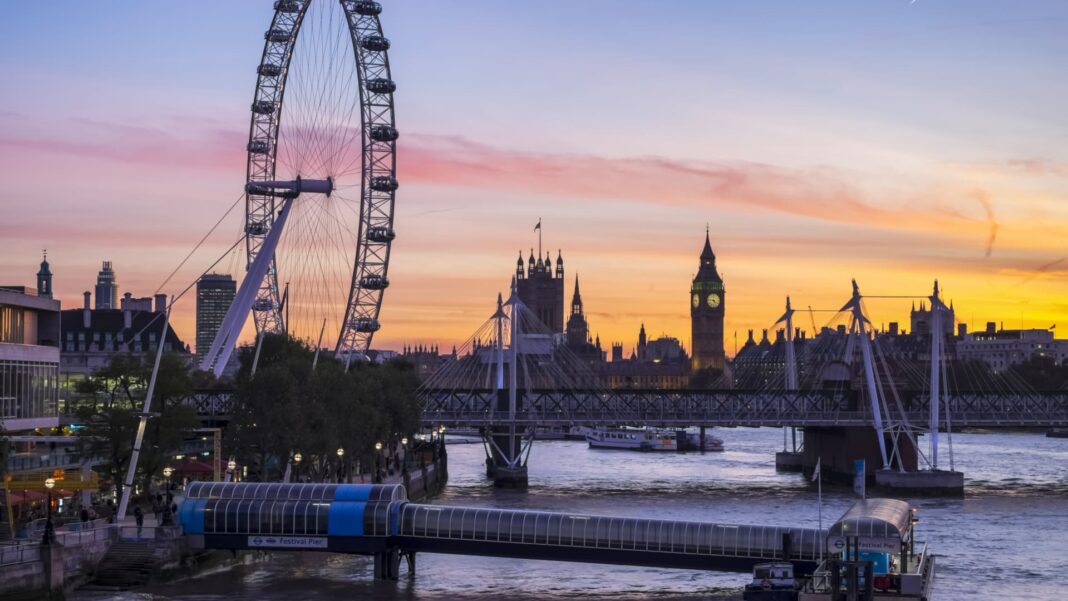 UK GDP grows 0.5% in February, beating economists' expectations