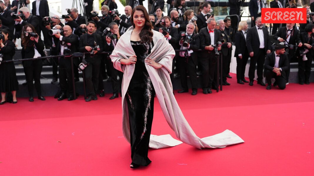 AISHWARYA RAI 3 CANNES.jpg