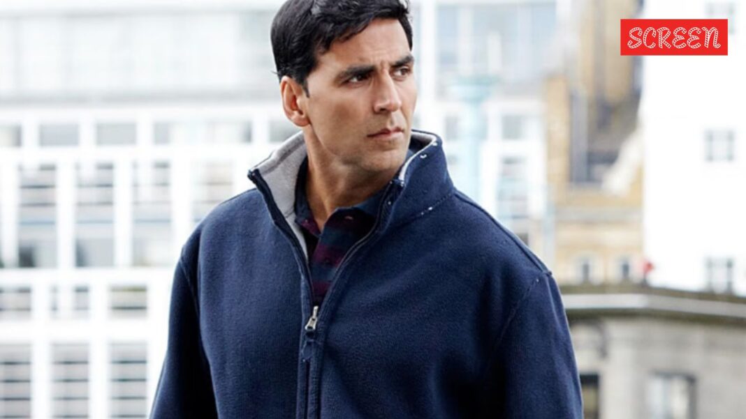 Akshay Kumar undergoes eye surgery for vision correction, to take a break from work | Bollywood News