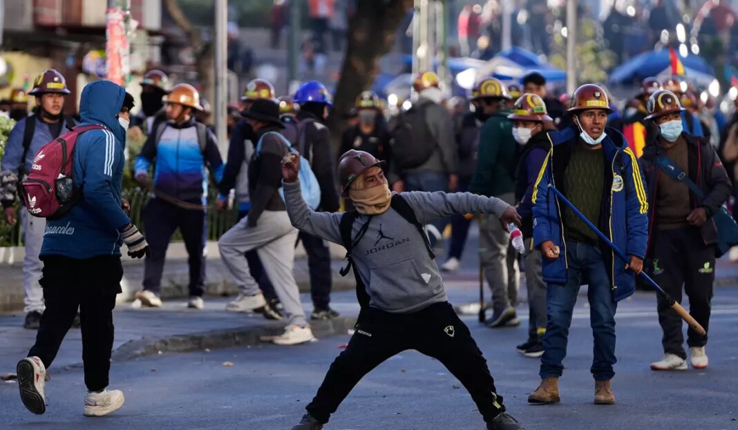 Bolivia Protest 13921 c0 152 3649 2280 s1200x700.jpg