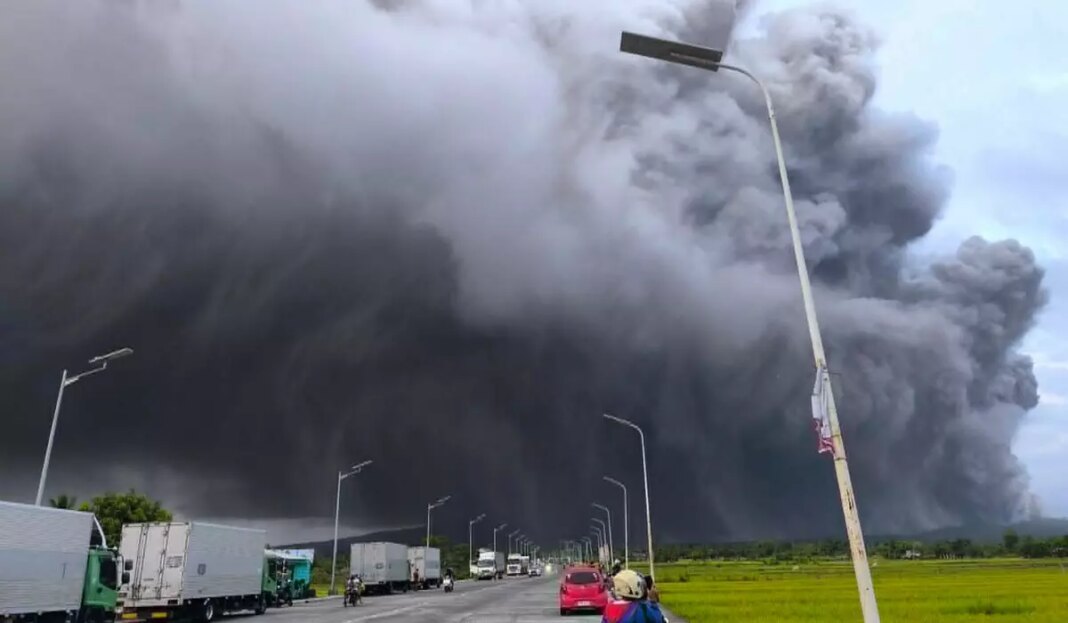 Philippines Volcano 63255 c0 85 2034 1271 s1200x700.jpg