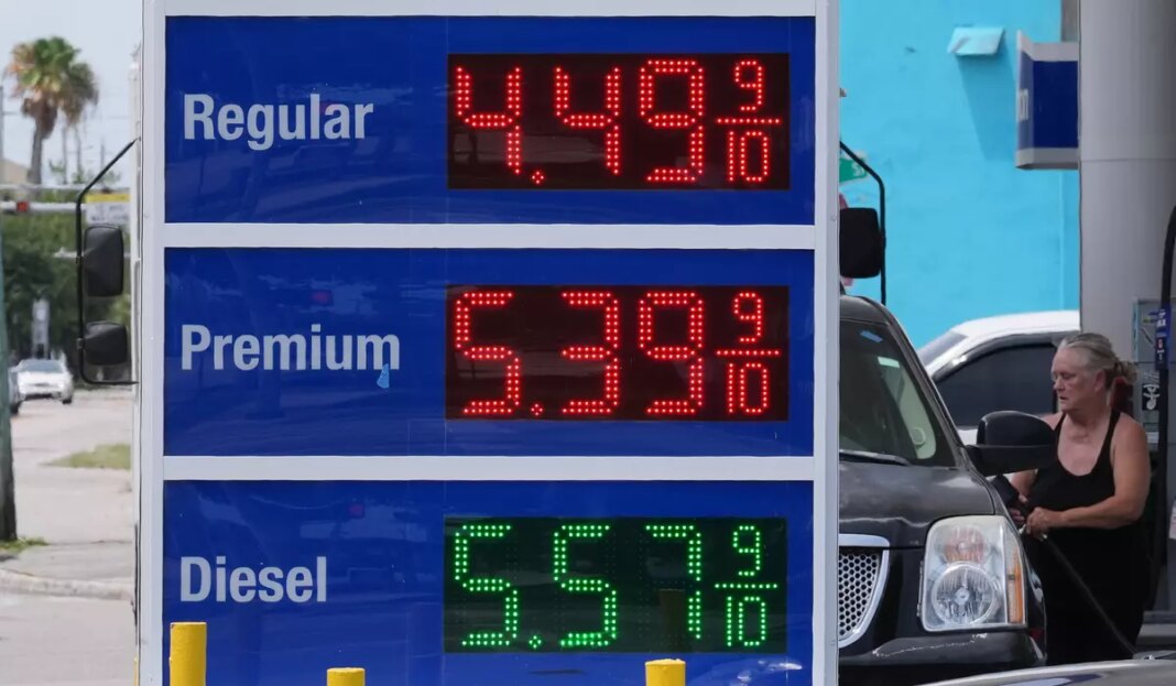 US Gas Prices 32599 c0 238 3474 2264 s1200x700.jpg