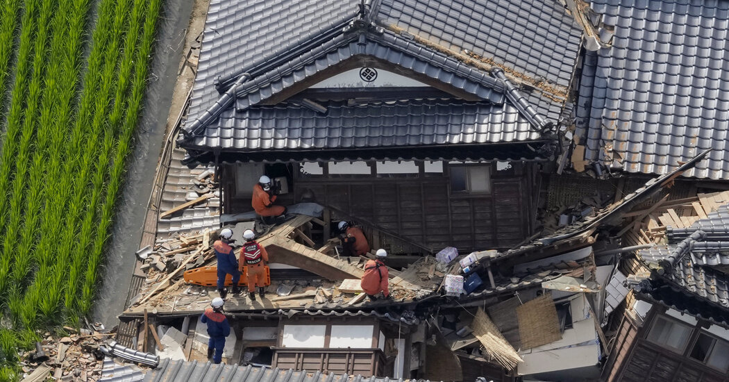 29int japan quake rescue 01 thlc facebookJumbo.jpg
