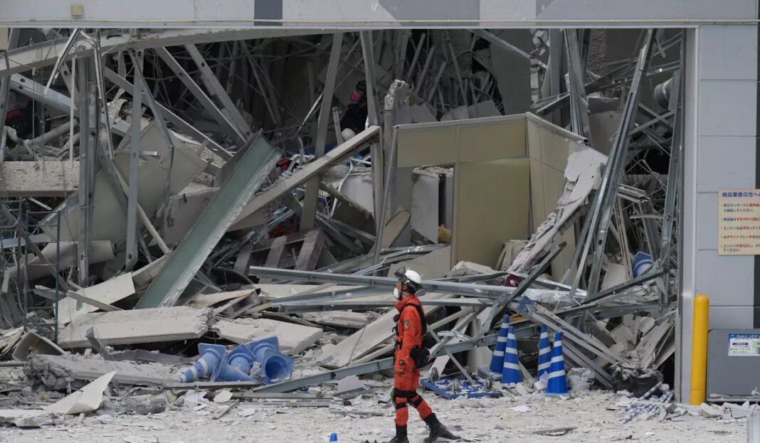 APTOPIX Japan Earthquake 3621 c0 234 5616 3510 s1200x700.jpg
