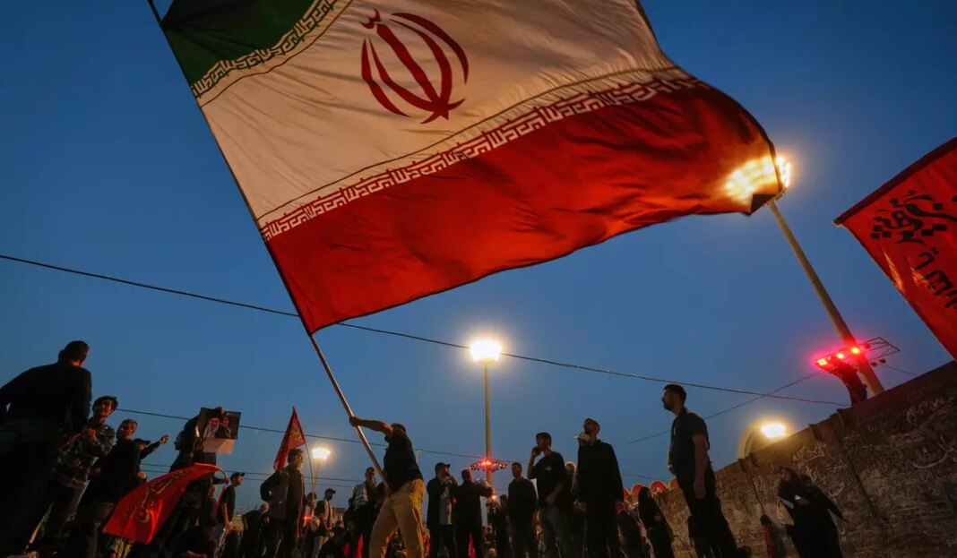 Iran Khamenei Funeral 47398 c0 250 6000 3750 s1200x700.jpg