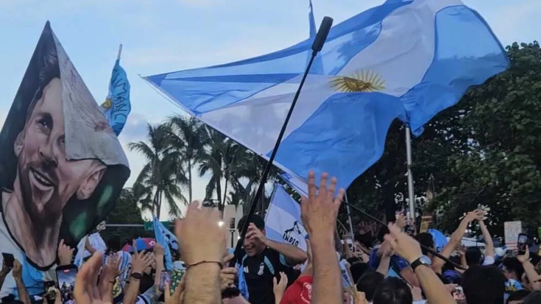 Argentina fans in Miami 1783065140.jpeg