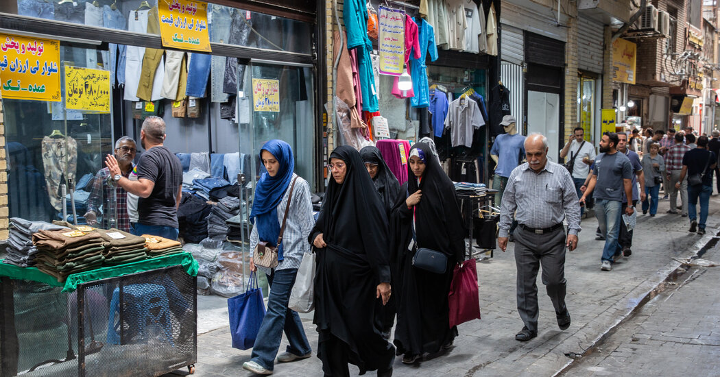 Xxint iran economy 01 tgzh facebookJumbo.jpg
