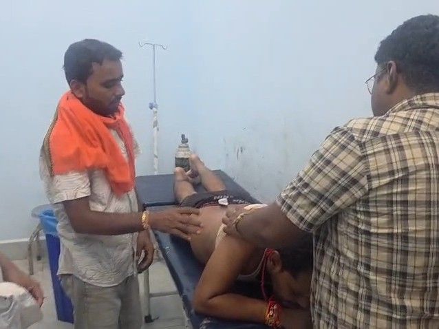 गोपालगंज में युवक की पीठ पर चाकू मारा:अज्ञात बदमाश शोर मचाने पर भागे,परिजनों ने मॉडल सदर अस्पताल पहुंचाया