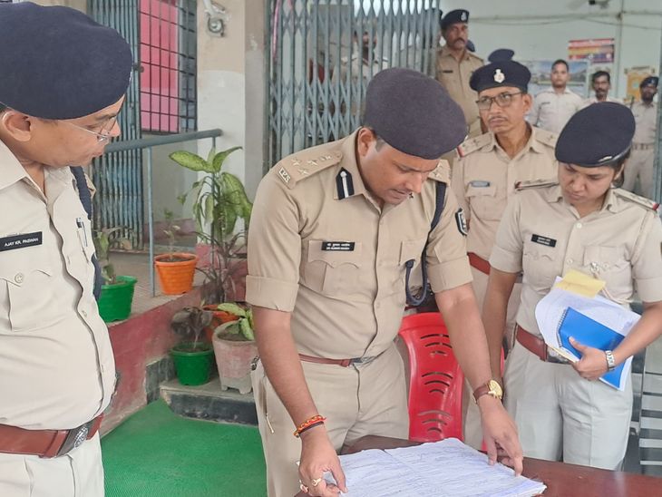 डीआईजी ने पुलिस लाइन का दौरा किया:178 प्रशिक्षु सिपाहियों को दिए पुलिसिंग के टिप्स, लंबित मामलों पर निर्देश