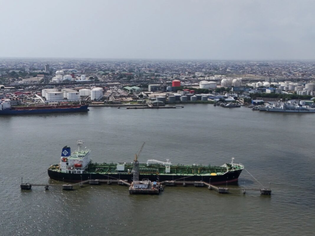 2025 12 02T185800Z 1303683200 RC2E8IAYBRWS RTRMADP 3 NIGERIA ECONOMY 1786874772.jpg