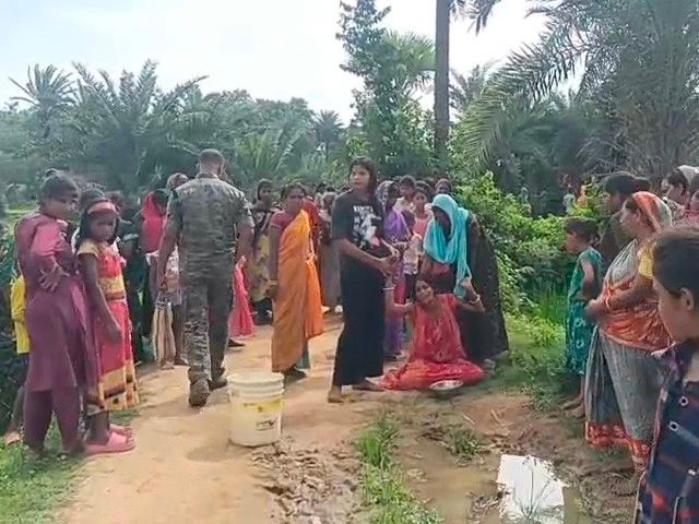 गोड्डा में पेड़ से लटका मिला युवक का शव:पत्नी ने शराब पीकर मारपीट का लगाया आरोप, पति-पत्नी के बीच सुबह हुआ था विवाद