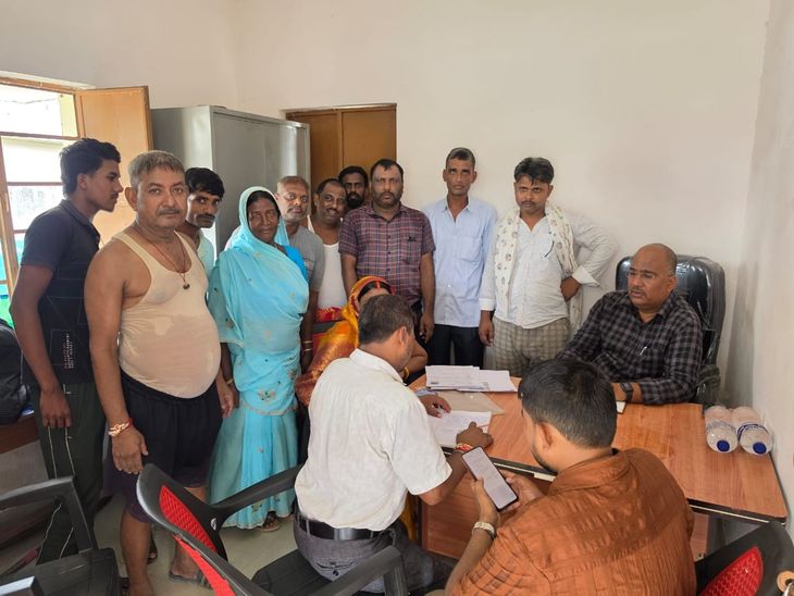 मुखिया की अनुपस्थिति से अझौर पंचायत में चयन अटका:स्वच्छता पर्यवेक्षक के लिए ग्राम सभा स्थगित, बीडीओ ने दिए निर्देश