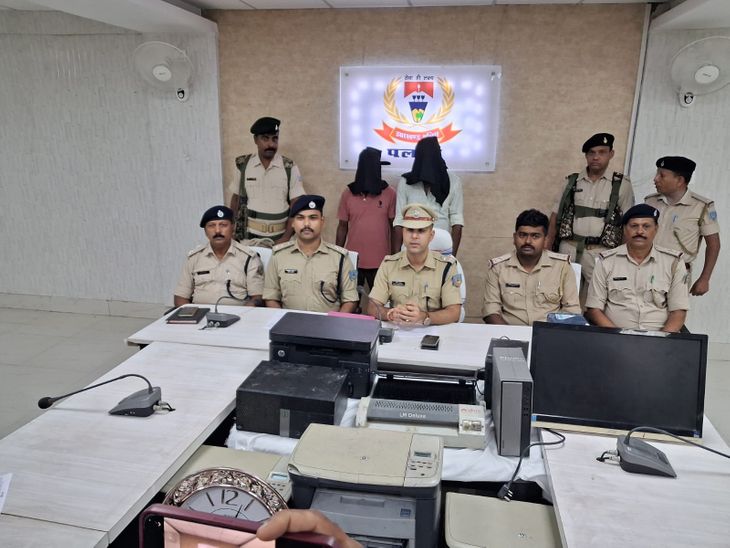 पलामू में जीजा-साला का चोरी का खेल:सरकारी दफ्तरों से उड़ाते थे कंप्यूटर-प्रिंटर, रेकी के बाद रात में तोड़ते थे ताले