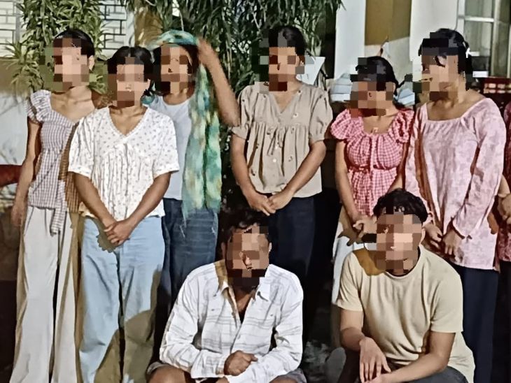 भारत-नेपाल बॉर्डर पर 4 नाबालिग समेत 6 युवतियां रेस्क्यू:नेपाल के डांस बार तक पहुंचाने की थी योजना,2 तस्कर अरेस्ट
