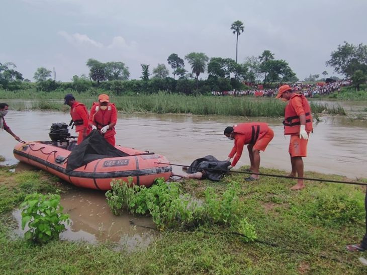 नदी में डूबे युवक का 43 घंटे बाद मिला शव:NDRF की टीम ने बटाने नदी से निकाला, झाड़ियों में फंसा हुआ था शव