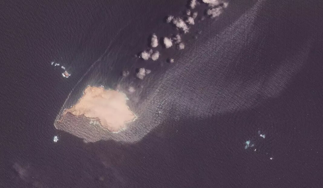 Mideast Oil Tanker Spill 59879 c0 625 3000 2375 s1200x700.jpg