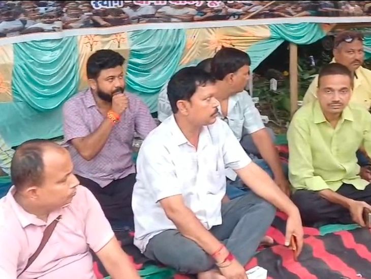 पूर्णिया में आरक्षण समीक्षा अभियान का धरना:बोले- जन्म नहीं योग्यता से तय हो भविष्य, क्रीमी लेयर को आरक्षण से बाहर करने की मांग