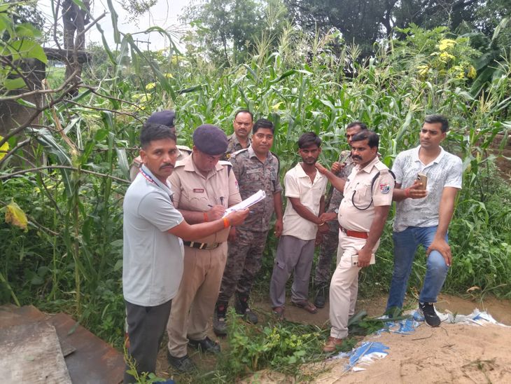 नौकाडीह में खेत में छिपाकर रखे रेलवे का लोहा प्लेट बरामद, दो आरोपी धराए