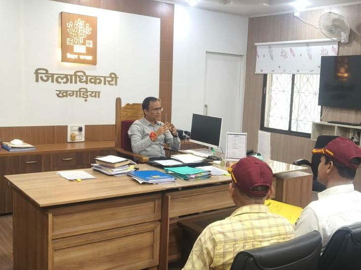 'सैनिक कल्याण से जुड़े मामलों को प्राथमिकता':खगड़िया में सैनिकों-पूर्व सैनिकों की समस्याओं पर बैठक, डीएम बोले-'तुरंत समाधान हो'