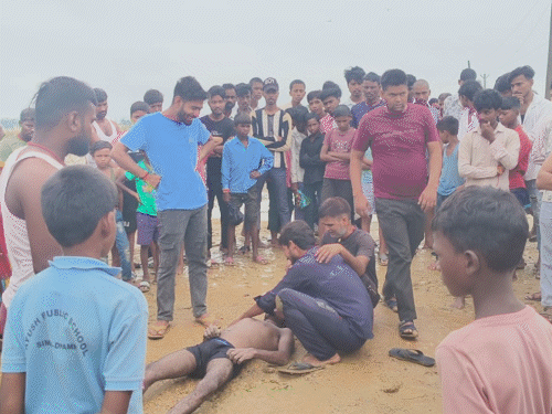 पलामू के बटाने नदी में डूबे थे 3 युवक:एक का शव आज हुआ बरामद, दूसरे की तलाश जारी, बिहार के थे तीनों दोस्त