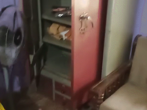 लातेहार में 15 दिन में पांचवीं चोरी:सोना-चांदी कारोबारी के बंद घर से 7 लाख के जेवरात ले उड़े चोर, रक्षाबंधन में गए थे बाहर