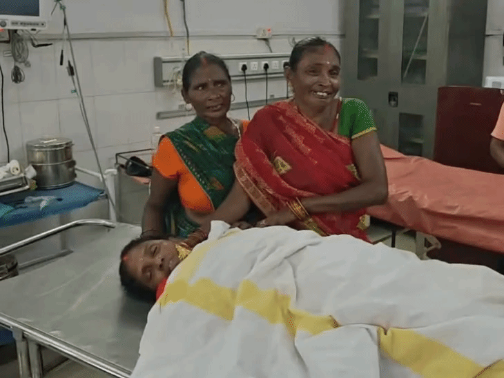 दो बाइकों की टक्कर में बाइक सवार महिला की मौत:भाई को राखी बांधकर लौट रही थी, बेटे ने कहा- चैंबर में सिगरेट पी रहे थे डॉक्टर