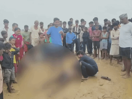 बिहार-झारखंड बॉर्डर पर नदी में डूबने से युवक की मौत:16 घंटे बाद शव बरामद, दूसरे की तलाश जारी; एक को ग्रामीणों ने बचाया, पिकनिक मनाने पहुंचे थे