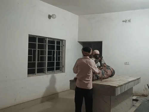 गुमला में बेटे ने की मां की हत्या, आरोपी गिरफ्तार:जुए के लिए पैसे देने से किया था इनकार, आरोपी ने कुल्हाड़ी-हंसुआ से वार कर ली जान