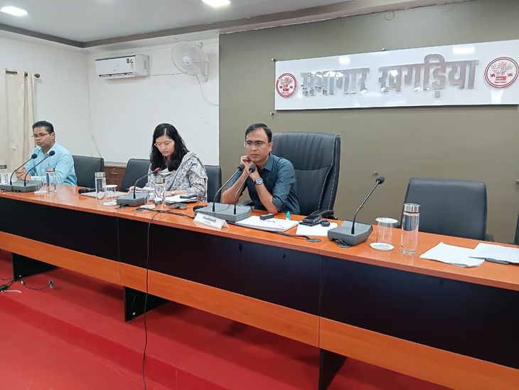 खगड़िया में जन समाधान में 15 मामलों की सुनवाई:डीएम ने PMG समीक्षा में समयबद्ध कार्य के निर्देश दिए