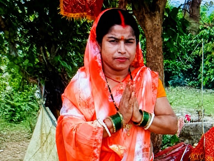 चतरा में विवाहिता की हत्या, ससुराल वालों ने शव जलाया:अवैध संबंध का विरोध करने पर मर्डर का आरोप; पति समेत 16 पर FIR, 3 गिरफ्तार