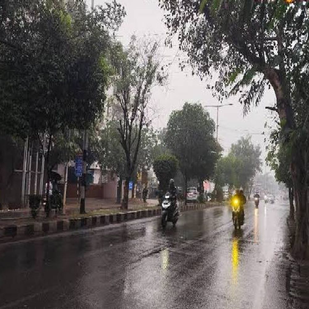 पलामू, गढ़वा, चतरा, लातेहार, हजारीबाग, कोडरमा में बारिश की चेतावनी:रांची में आज हल्की बारिश की संभावना, ओरमांझी में ठनके से 1 की मौत