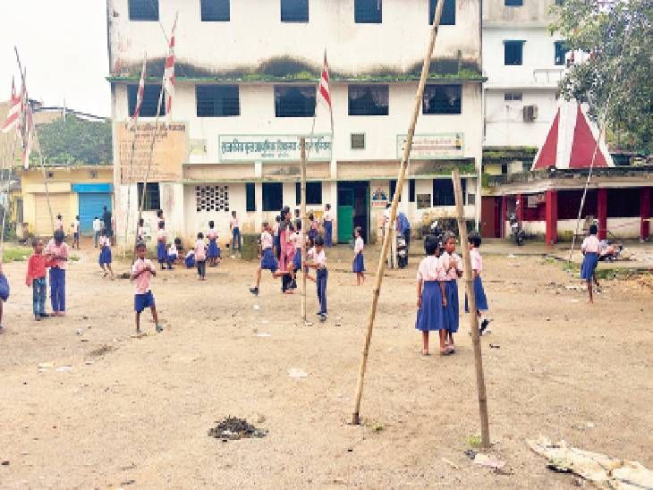 रांची में 2100 स्कूल, 1300 में खेल के मैदान नहीं:सैकड़ों सरकारी स्कूलों के नौनिहाल एक अदद खेल मैदान के लिए तरस