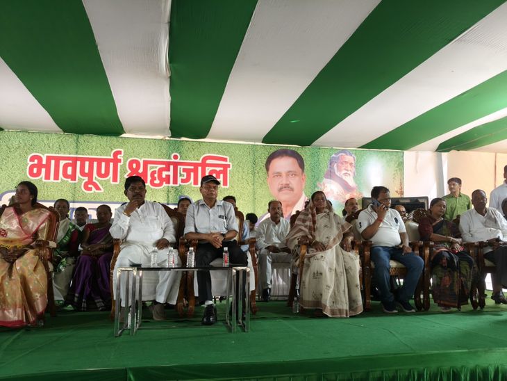 पीरटांड़ में सुदिव्य कुमार सोनू को दी गई श्रद्धांजलि:मंत्री चमरा लिंडा, फागू बेसरा और बेबी देवी समेत हजारों लोग हुए शामिल