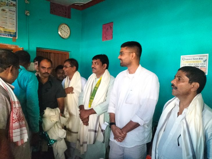 पंचायती राज मंत्री दीपक प्रकाश बेगूसराय पहुंचे:चांदपुरा में स्वागत, ग्राम कचहरी सचिवों और नाइट गार्ड ने सौंपा ज्ञापन