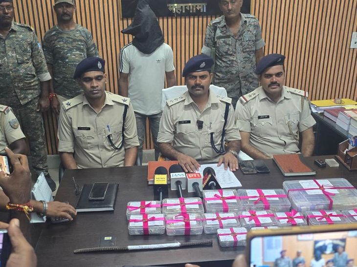 गोड्डा उर्जानगर चोरी का खुलासा:4.50 लाख नकद समेत सोने-चांदी के आभूषण बरामद; आरोपी गिरफ्तार