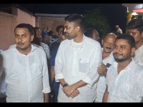 पंचायती राज मंत्री दीपक प्रकाश बांका पहुंचे:कर्मा पंचायत में मुखिया प्रतिनिधि के घर कार्यकर्ताओं से की मुलाकात