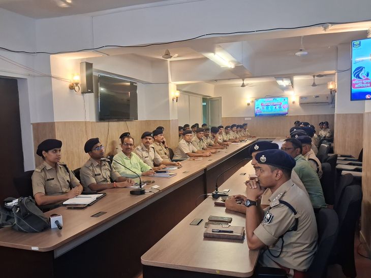 महिलाओं-छात्राओं की सुरक्षा को लेकर मुजफ्फरपुर पुलिस अलर्ट:संवेदनशील जगहों पर बढ़ेगी तैनाती, स्कूल-कॉलेज से मॉल तक पुलिस की विशेष निगरानी