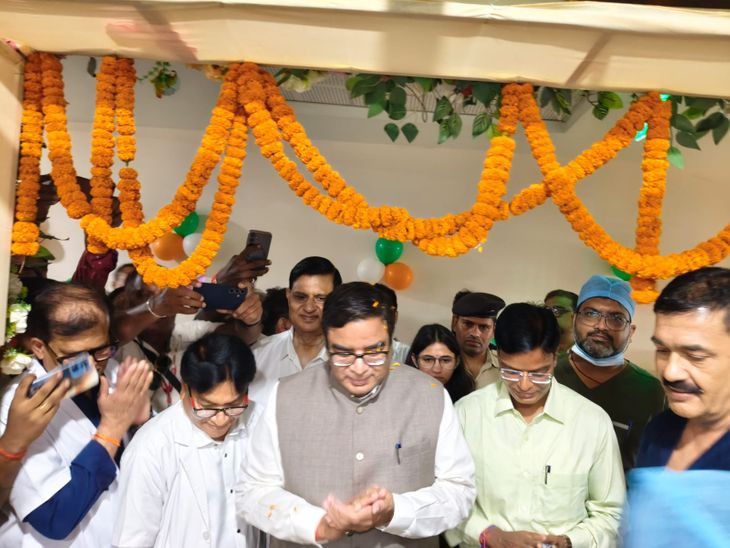 20 बेड का ICU शुरू, न्यूरोसर्जरी ऑपरेशन की सुविधा:DMCH में पहले दिन 50 साल के मरीज का ऑपरेशन, सिर की हड्डी टूटी हुई थी