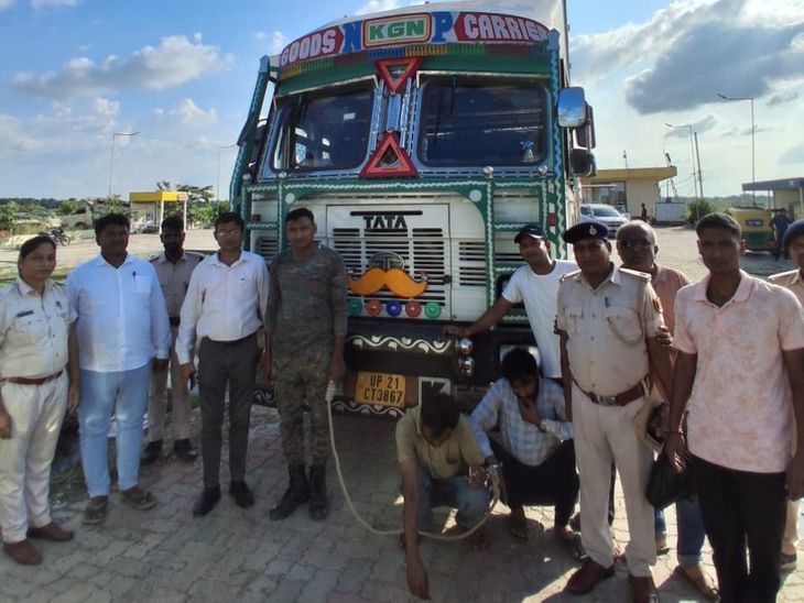 दरभंगा में 98.94 लाख की शराब पकड़ी गई:पतंजलि साबुन-टूथपेस्ट के बीच छिपाकर ले जा रहे थे, ड्राइवर और सहयोगी गिरफ्तार