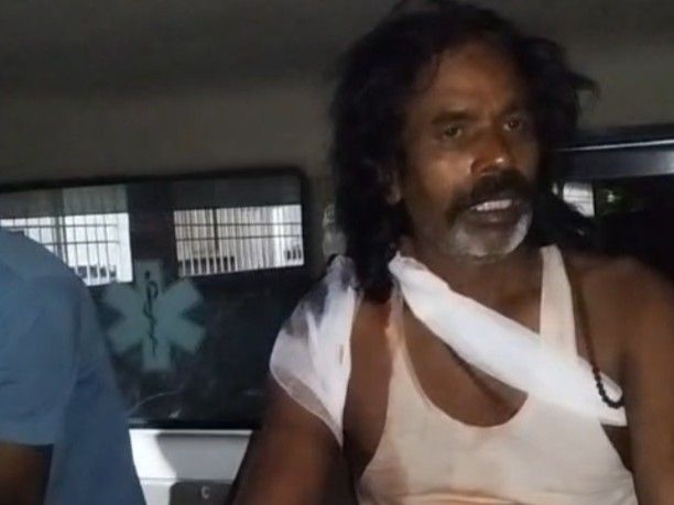 गया में रेलवे ट्रैकमैन पर बदमाशों ने 2 गोलियां चलाईं:कंधे में लगी एक गोली; घायल कर्मचारी खुद बाइक चलाकर रेलवे अस्पताल पहुंचा