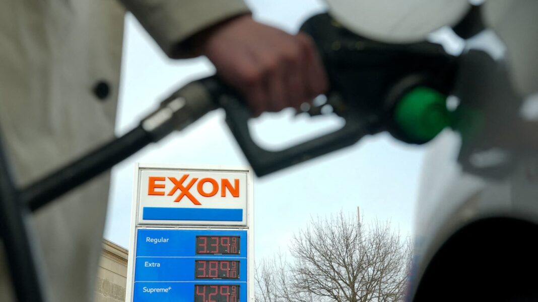Oil prices, Treasury yields squeeze U.S. consumers