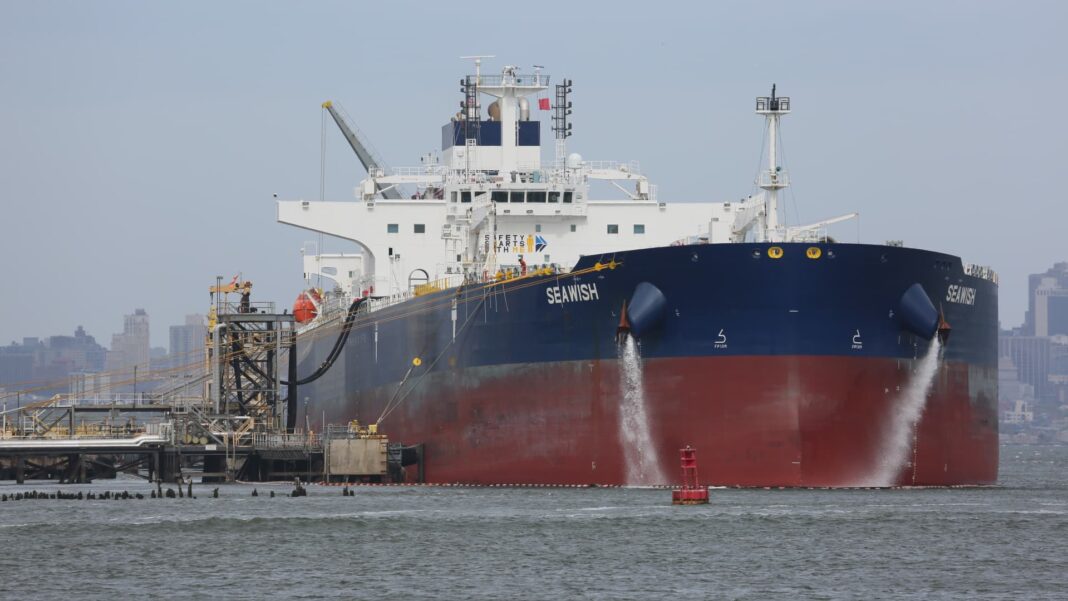 108299836 1777549843231 gettyimages 2273225031 US NEW YORK CRUDE OIL PRICES RISE.jpeg