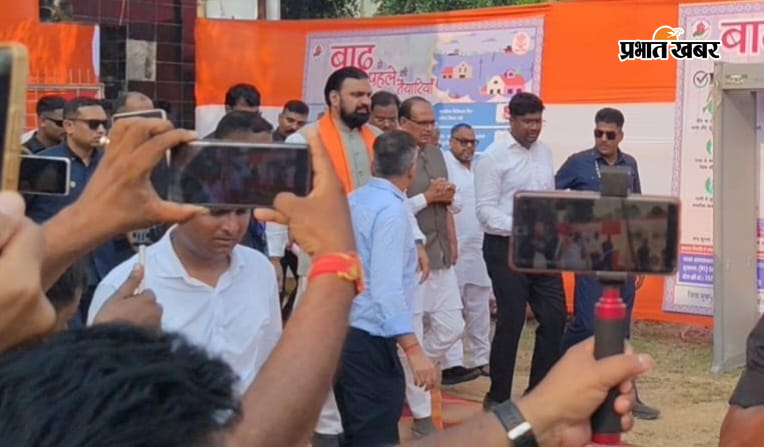 मुंगेर में बाढ़ राहत शिविर पहुंचे मुख्यमंत्री सम्राट चौधरी और शिवराज सिंह चौहान, पीड़ितों से लिया हाल
