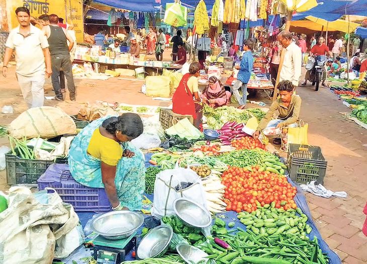 आदिवासियों के लिए बने 40 शेड में 32 पर कब्जा, 8 दुकानों का आवंटन