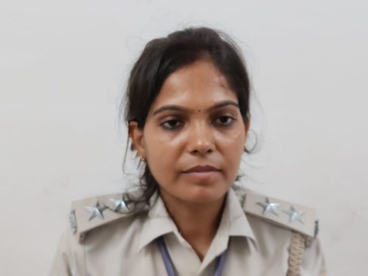 पुलिस और ग्रामीणों में मारपीट, महिला SI समेत 2 घायल:शराब की सूचना पर पहुंची थी उत्पाद विभाग की टीम, ब्रेथ टेस्ट को लेकर विवाद