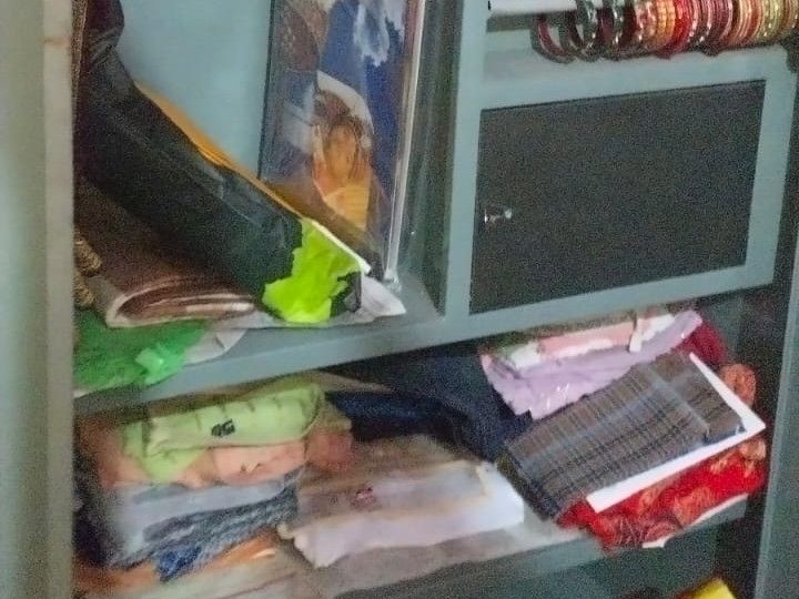 सीतामढ़ी में बैंक मैनेजर-लेखापाल के घर 50 लाख की चोरी:परिवार अस्पताल में था, चोरों ने ताले तोड़कर ज्वेलरी-कैश उड़ाया